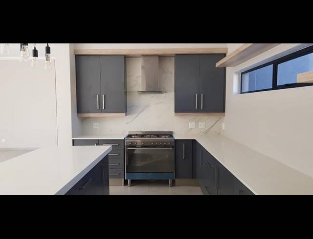 4 BEDROOM HOUSE FOR SALE IN MIDSTREAM ESTATE